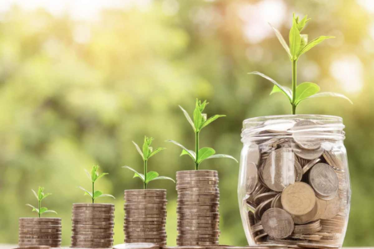 Due obbligazioni governative, una del Regno Unito e una della Romania, si distinguono per le loro cedole fisse tra il 4,25% e il 5,25%,